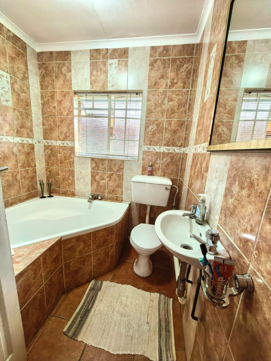 3 Bedroom Property for Sale in Vaalpark Free State